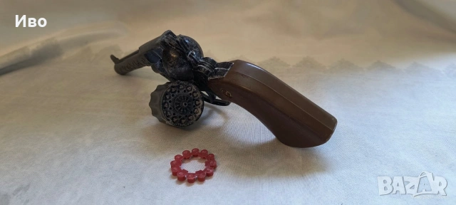 МЕТАЛЕН РЕВОЛВЕР COLT PEACEMAKER С КАПСИ – РЕАЛЕН РАЗМЕР, снимка 11 - Колекции - 54834015