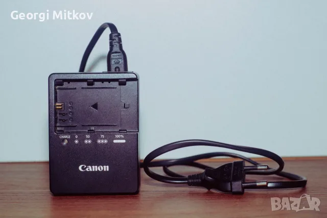 Canon EOS R + Обектив Canon EF 24-105mm + 2 батерии и Small Rig клетка, снимка 10 - Фотоапарати - 55681643