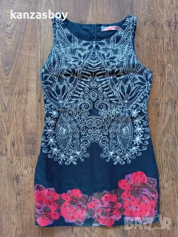 Desigual - страхотна рокля р-р 40 М/L, снимка 3 - Рокли - 55348933