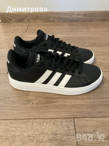 Дамски маратонки Adidas, снимка 2 - Маратонки - 55299678