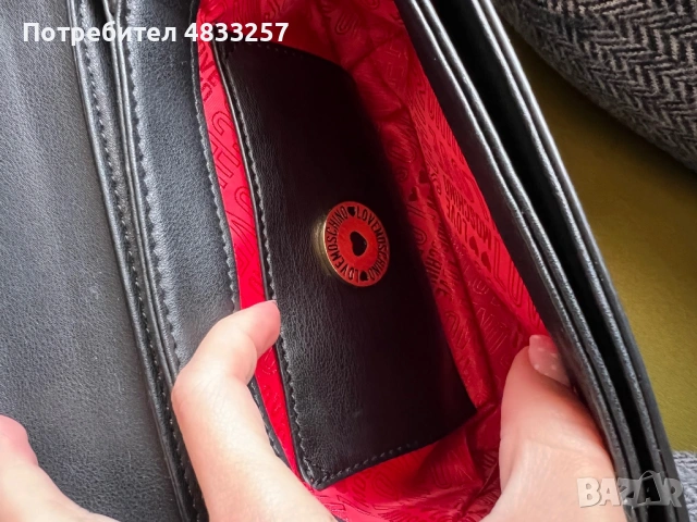 Оригинална чанта на Love Moschino  запазена,чантата върни заедно с торбичката ., снимка 4 - Чанти - 54615686