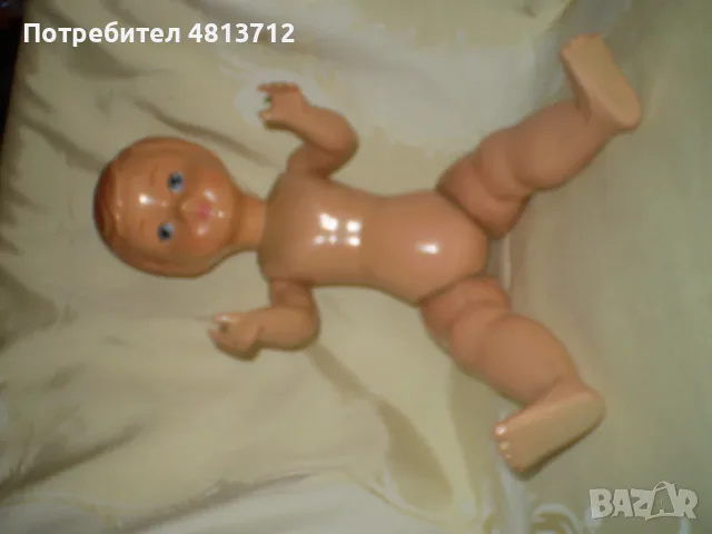 Антикварна кукла  модел от средата на миналия век, изработена може би бакелит 