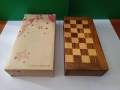 Шах с Дървени Фигури + Табла с Дървени Пулове В Кутия от Махагон, снимка 17