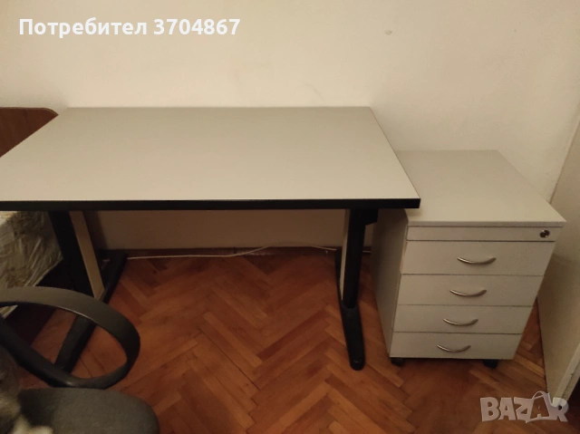 Маса  шкафче с два въртящи се стола, снимка 4 - Маси - 54184432