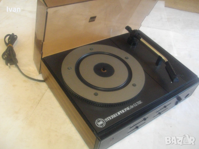 ОРИГИНАЛЕН НЕМСКИ РАБОТЕЩ СТЕРЕО ГРАМОФОН ОТ 60-те години STUDIO STEREOFONE DE LUXE ВИНТИДЖ, снимка 18 - Грамофони - 54701885