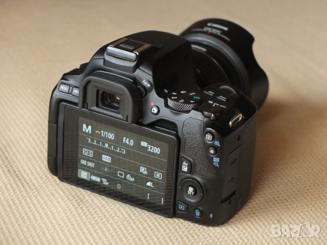 Canon 250D + 18-55 IS STM на само 7800 кадъра!, снимка 2 - Фотоапарати - 55268450