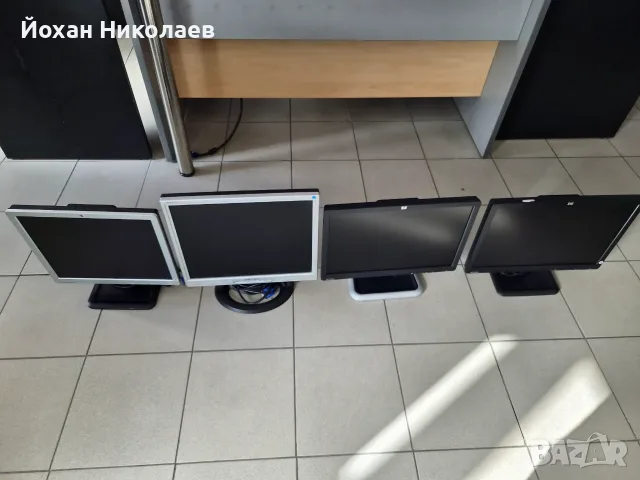 Отлични 4 броя монитори