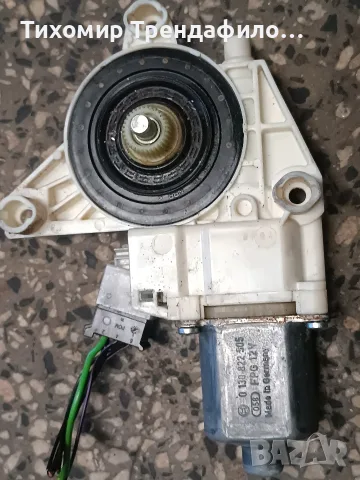 Заден ляв мотор стъклоповдигач Mercedes W204 A2048200542 , 0130822505 , 0 130 822 505
