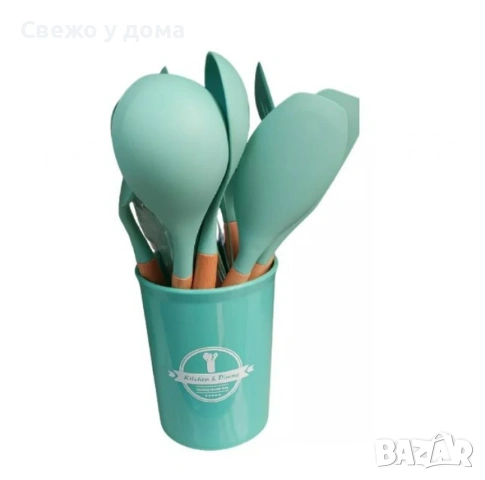 Комплект кухненски прибори 11 бр. в кръгла поставка.