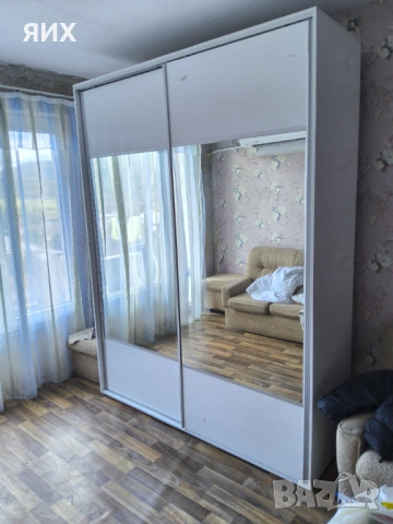 Гардероб с плъзгащи врати
