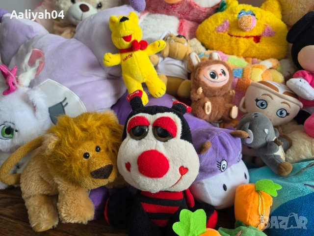 Голям лот с плюшени играчки Мини Маус, Балерина Капучина, Лябубу и други, снимка 4 - Плюшени играчки - 55230773
