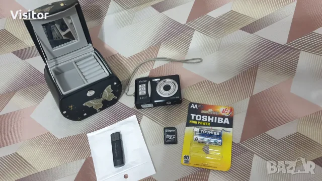 Фотоапарат Vivitar ViviCam 8340