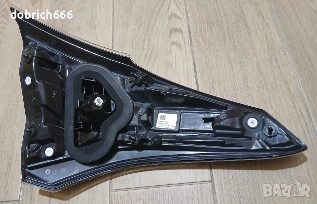 Десен стоп на багажника Toyota Rav4 4 2015-2017 Тойота Рав4 81580-42031, снимка 4 - Части - 53994236