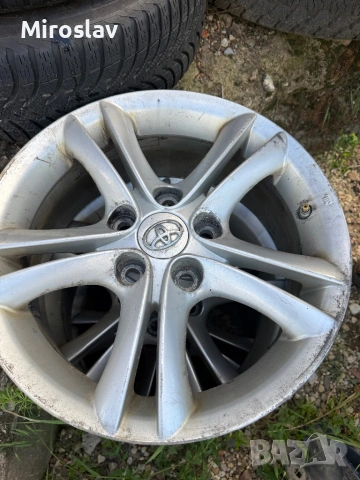 Toyota , снимка 2 - Гуми и джанти - 54894578