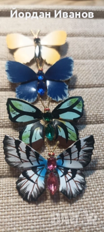 Старинни чешки брошки