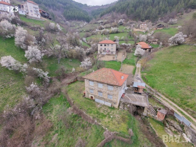 продавам Къща на два етажа , снимка 2 - Къщи - 54178370