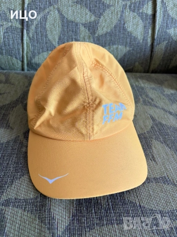 Шапка с козирка на Hoka