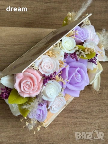 Аранжировка с цветя от соев восък, снимка 4 - Подаръци за жени - 54356096