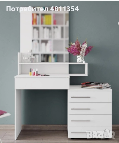 Тоалетка с огледало