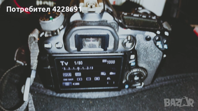 Продавам висок клас цифров фотоапарат Canon 70 d , снимка 2 - Фотоапарати - 54716708