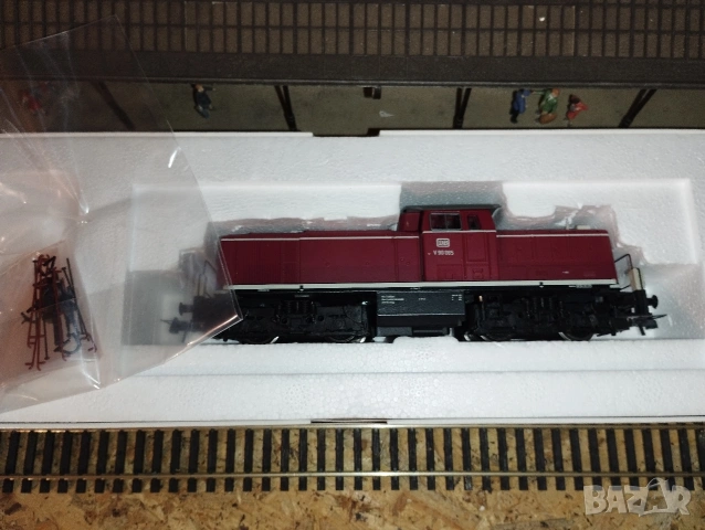 Дизелов локомотив Roco V90 HO 1/87, снимка 9 - Колекции - 54454800