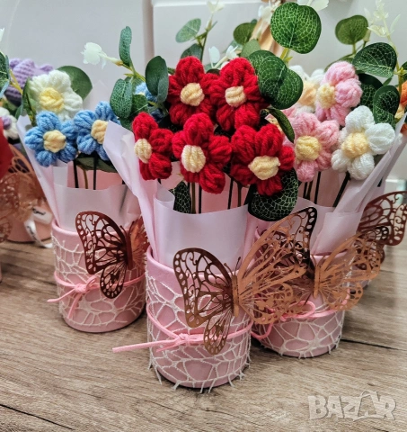 Ръчно плетени цветя, саксии и подаръчни кутии, снимка 11 - Декорация за дома - 54053635