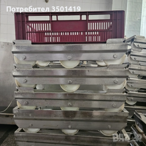 Индустриални колички за каси от нераждавейка с 6 бр. Полиамидни колела