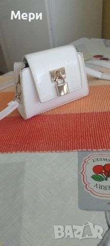 Малка дамска чантичка