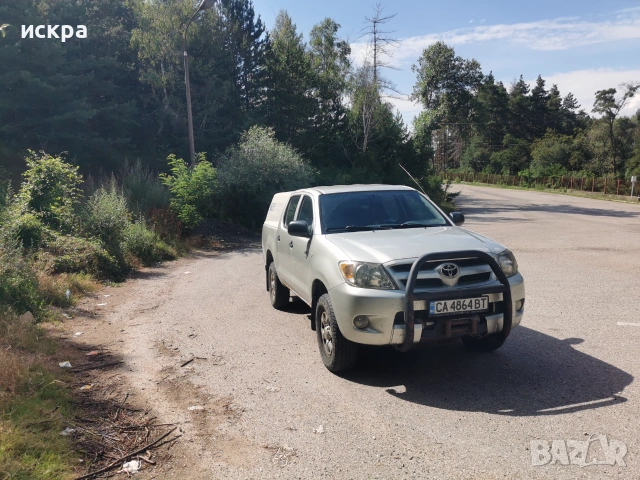 Продавам Тойота Хайлукс