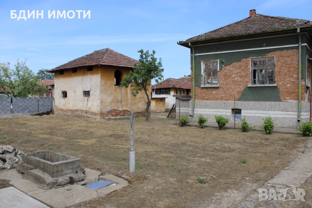 Продавам къща с двор с. Антимово, общ. Видин