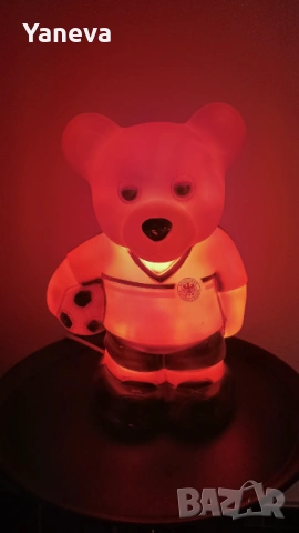 Футболен талисман, винтидж лампа от 70-те години с формата на мече в екипа на германския отбор , снимка 5 - Образователни игри - 54150774