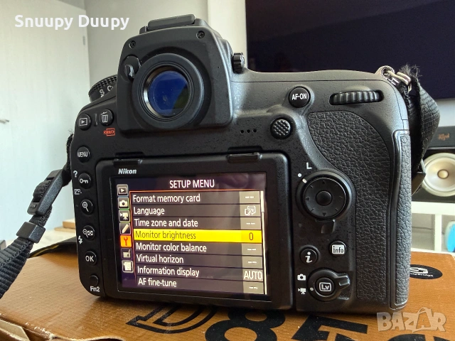 Nikon D850 + Battery Grip, пълен комплект, неразличим от нов, снимка 3 - Фотоапарати - 55275076