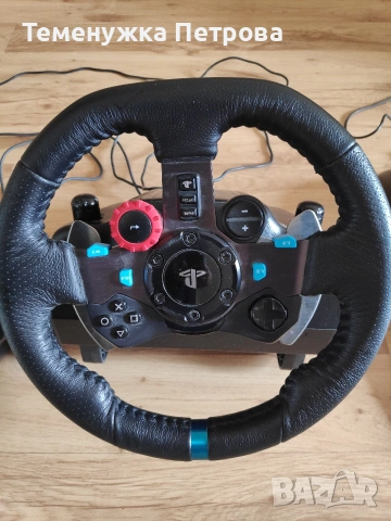 Продавам волан с педали на Logitech