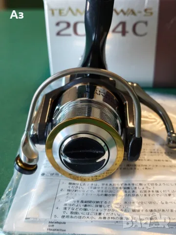 Макара Team Daiwa 2004C Japan , снимка 3 - Макари - 55612866