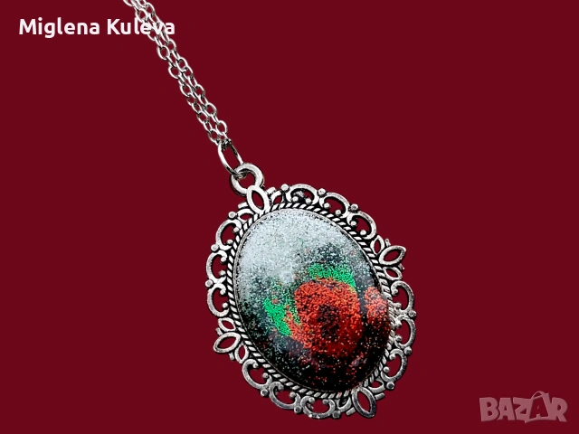 Медальон с висулка Българска роза