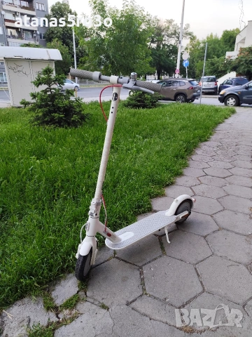 Електрическа тротинетка Xiaomi Mi Electric Scooter Essential