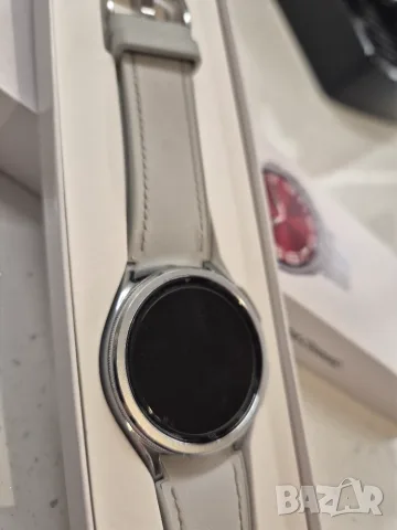 Samsung Galaxy Watch 6 Classic 43 mm Silver + допълнителни аксесоари, снимка 4 - Смарт гривни - 55680884