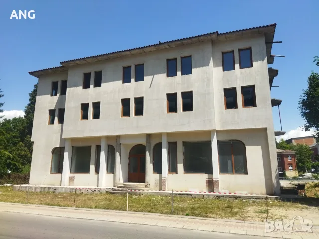 Продава сграда със смесено предназначение 