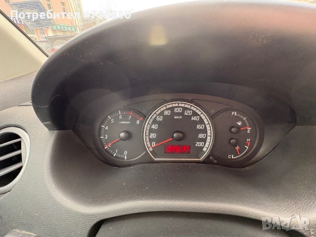 Сузуки Суифт 2005 Бял с АГУ, снимка 3 - Автомобили и джипове - 54073355