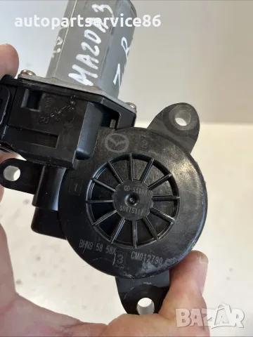 Мотор за стъклоповдигач на предна дясна врата за Mazda 3 2.2D (2015) 345C5858X OEM, снимка 2 - Части - 55568729