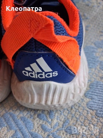 Детски маратонки Adidas +ПОДАРЪК, снимка 2 - Детски маратонки - 54895917
