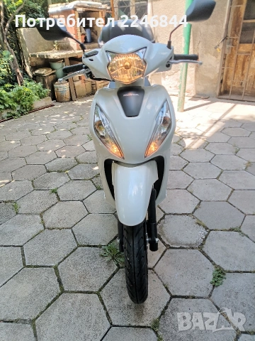 Продавам Honda Vision 110