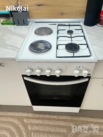 Готварска печка на газ и ток ZANUSSI, снимка 3 - Печки, фурни - 54530701