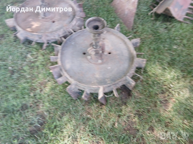 КАРТОФОВАДАЧ С ПЛУГ И МЕТАЛНИ КОЛЕЛА ОРИГИНАЛНИ НА ЗАВОД КАРЛОВО, снимка 5 - Селскостопанска техника - 55122100