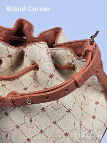 Нова дамска чанта Trussardi Bucket Bag с монограм и торбичка, снимка 4 - Чанти - 54409996