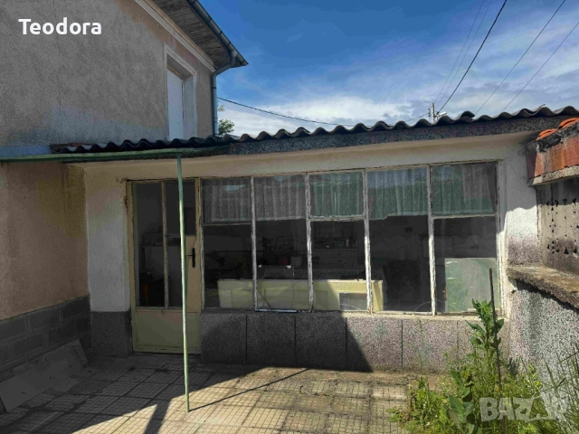 Двуетажна къща с голям двор в с. Ново Железаре, снимка 6 - Къщи - 54567035