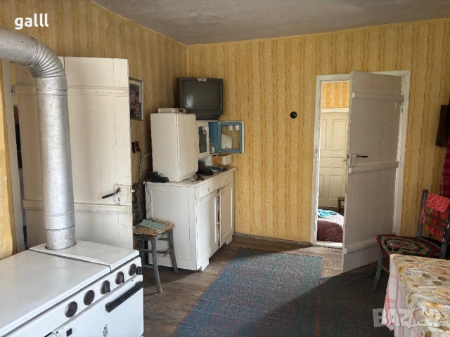 Къща в центъра на селото – отлична локация, снимка 7 - Къщи - 53830740