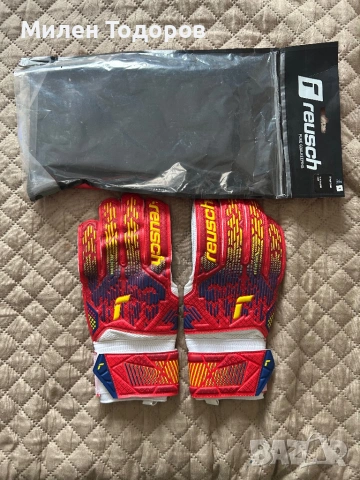 Вратарски ръкавици Reusch Attrakt 9