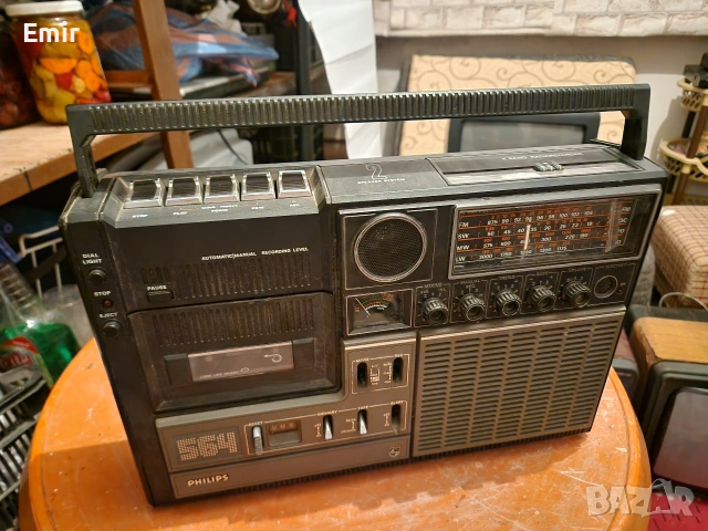 Продавам касетофон радио на Philips 