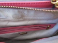 Оригинална дамска чанта GUESS от еко кожа в цвят корал, снимка 6